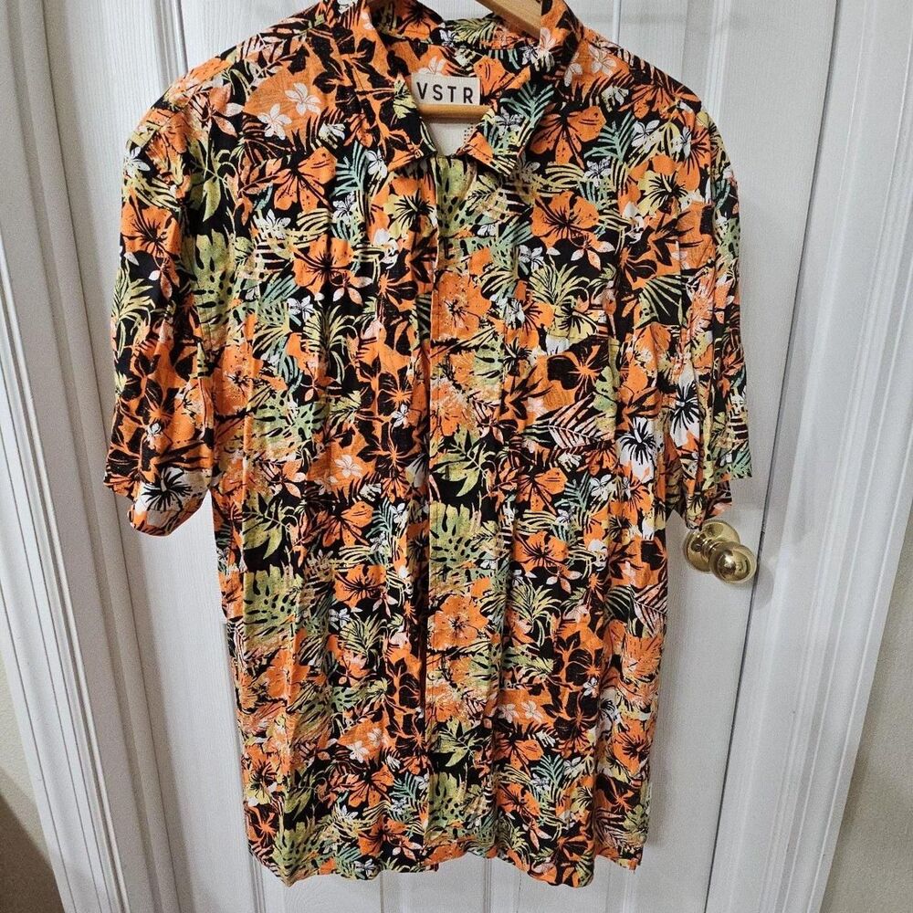 VSTR Premium Modern Nomad XL Floral Hibiscus Short Sleeve Button Up Shirt